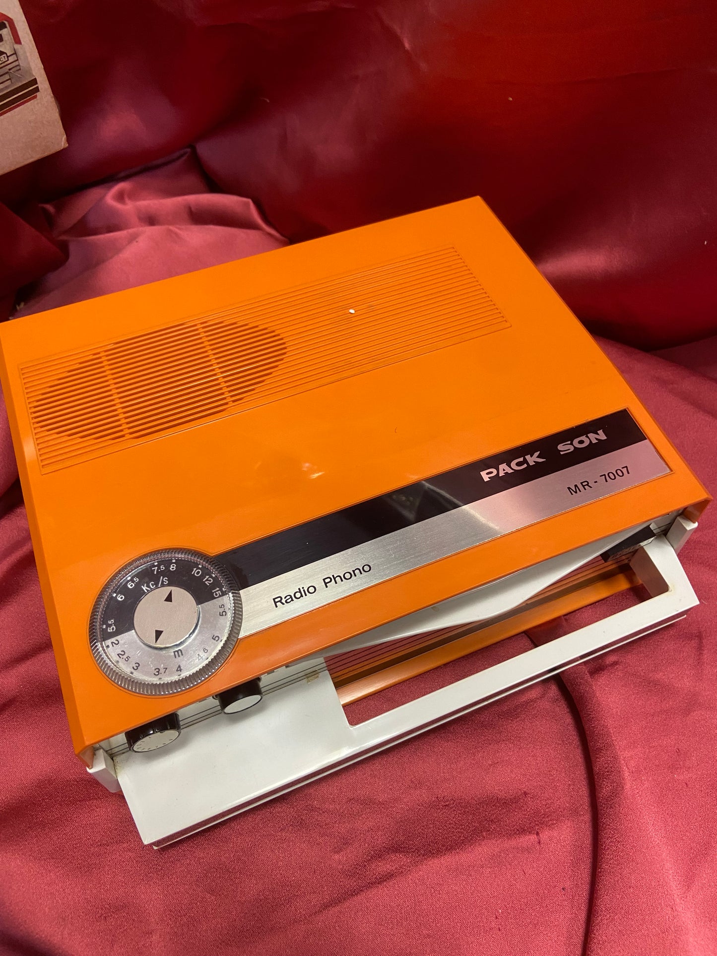 MANGIADISCHI PORTATILE CON RADIO VINTAGE