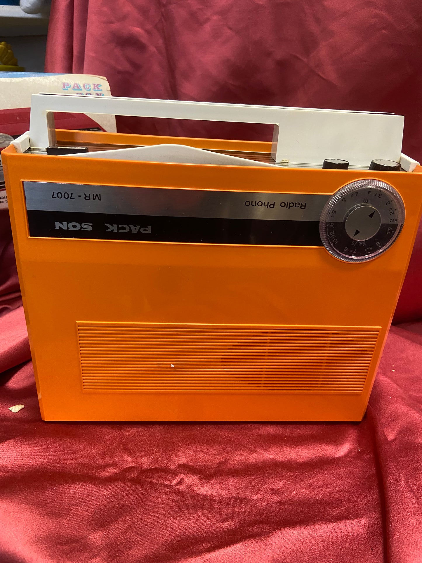 MANGIADISCHI PORTATILE CON RADIO VINTAGE