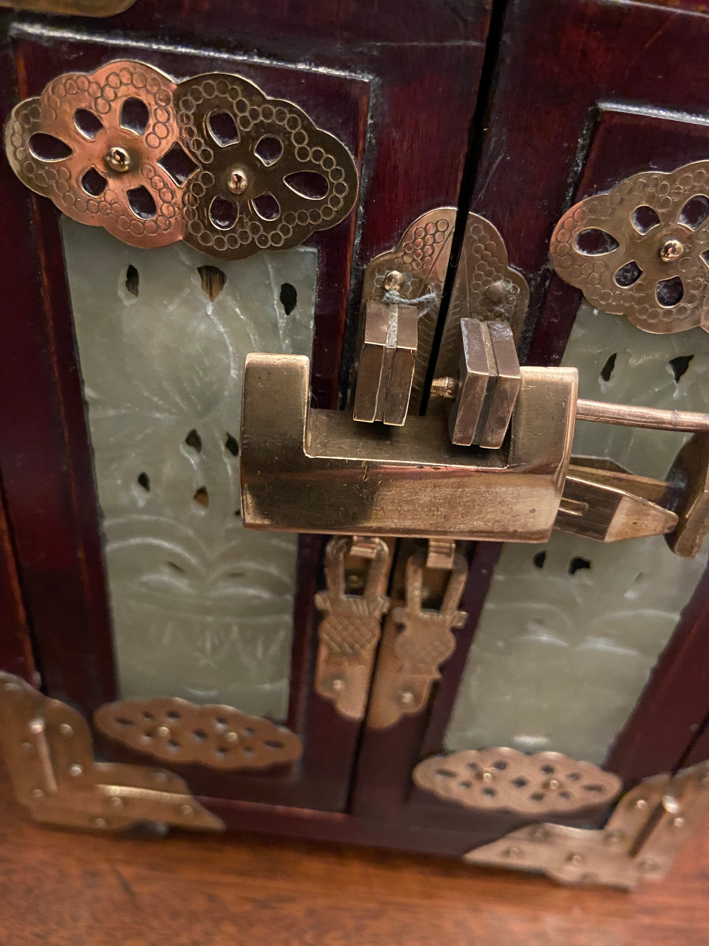 scrigno portagioielli in legno e giada