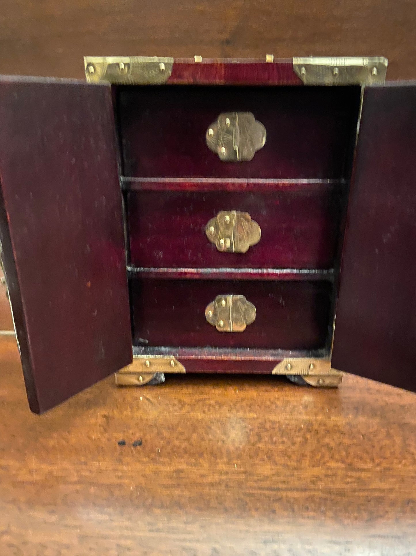 scrigno portagioielli in legno e giada