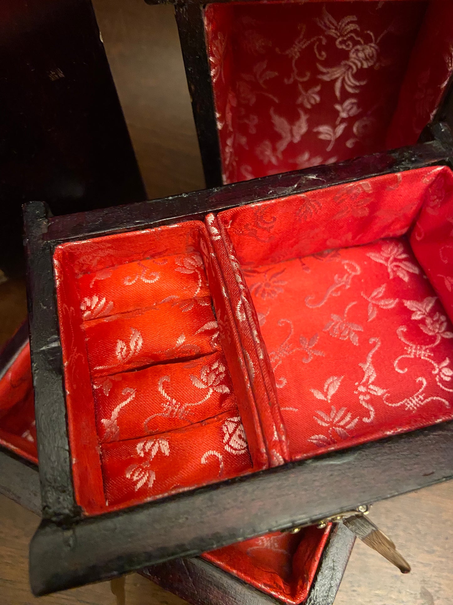 scrigno portagioielli in legno e giada